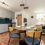 New!! Cherry House - Traditional Townhouse In The Heart Of * تافيرا