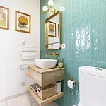 بيت للعطل New!! Cherry House - Traditional Townhouse In The Heart Of تافيرا