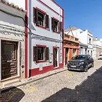 New!! Cherry House - Traditional Townhouse In The Heart Of