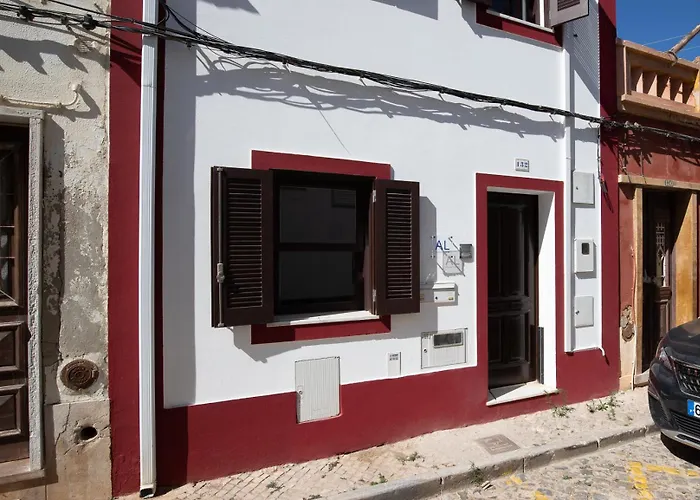 Ferienhaus New!! Cherry House - Traditional Townhouse In The Heart Of