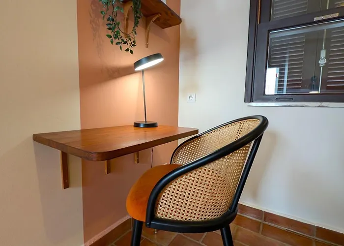 New!! Cherry House - Traditional Townhouse In The Heart Of