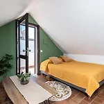 New!! Cherry House - Traditional Townhouse In The Heart Of *