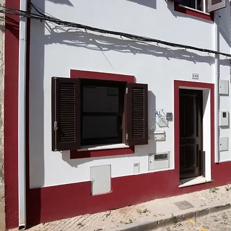 Ferienhaus New!! Cherry House - Traditional Townhouse In The Heart Of