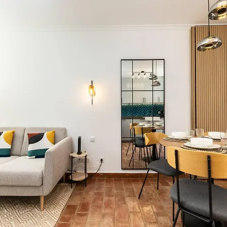 New!! Cherry House - Traditional Townhouse In The Heart Of