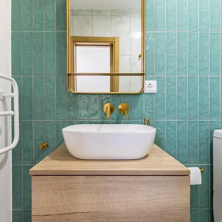 Vakantiehuis New!! Cherry House - Traditional Townhouse In The Heart Of *