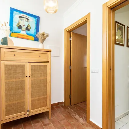 New!! Cherry House - Traditional Townhouse In The Heart Of