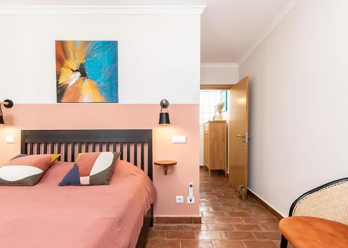 펜션 New!! Cherry House - Traditional Townhouse In The Heart Of *