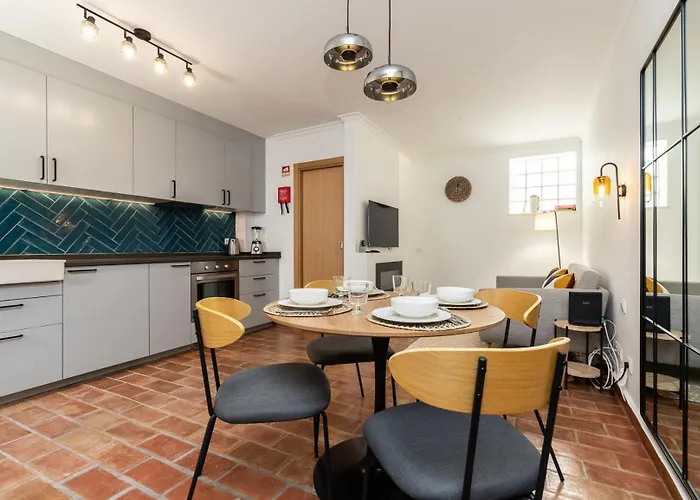 New!! Cherry House - Traditional Townhouse In The Heart Of * 타비라