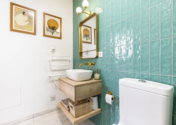 펜션 New!! Cherry House - Traditional Townhouse In The Heart Of 타비라
