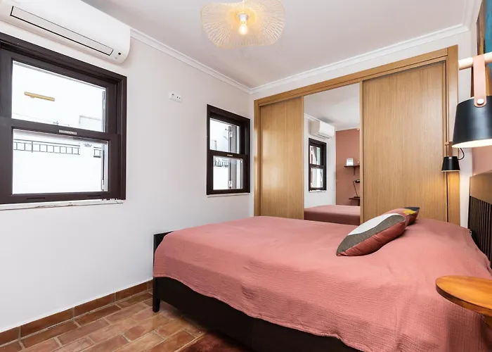펜션 New!! Cherry House - Traditional Townhouse In The Heart Of