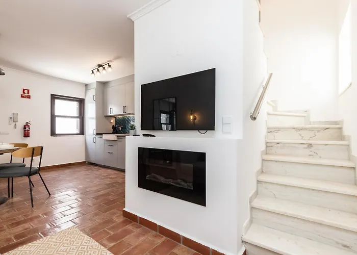 펜션 New!! Cherry House - Traditional Townhouse In The Heart Of