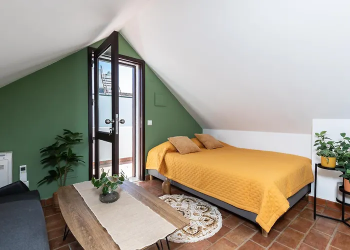 New!! Cherry House - Traditional Townhouse In The Heart Of *