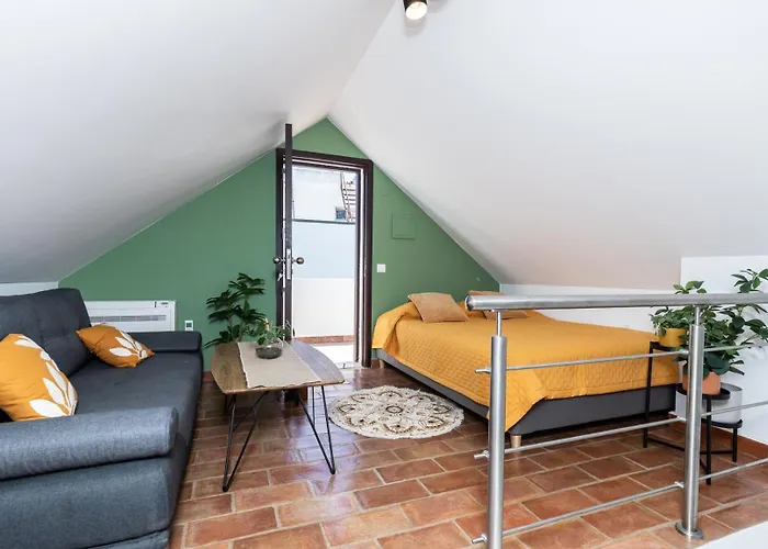 펜션 New!! Cherry House - Traditional Townhouse In The Heart Of 타비라