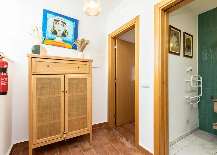 New!! Cherry House - Traditional Townhouse In The Heart Of