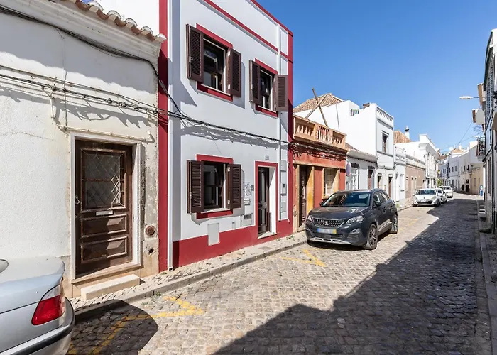 New!! Cherry House - Traditional Townhouse In The Heart Of
